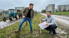 Blok za miedzą, obora za płotem: czego uczy spór w Łomży i co może zmienić nowa ustawa